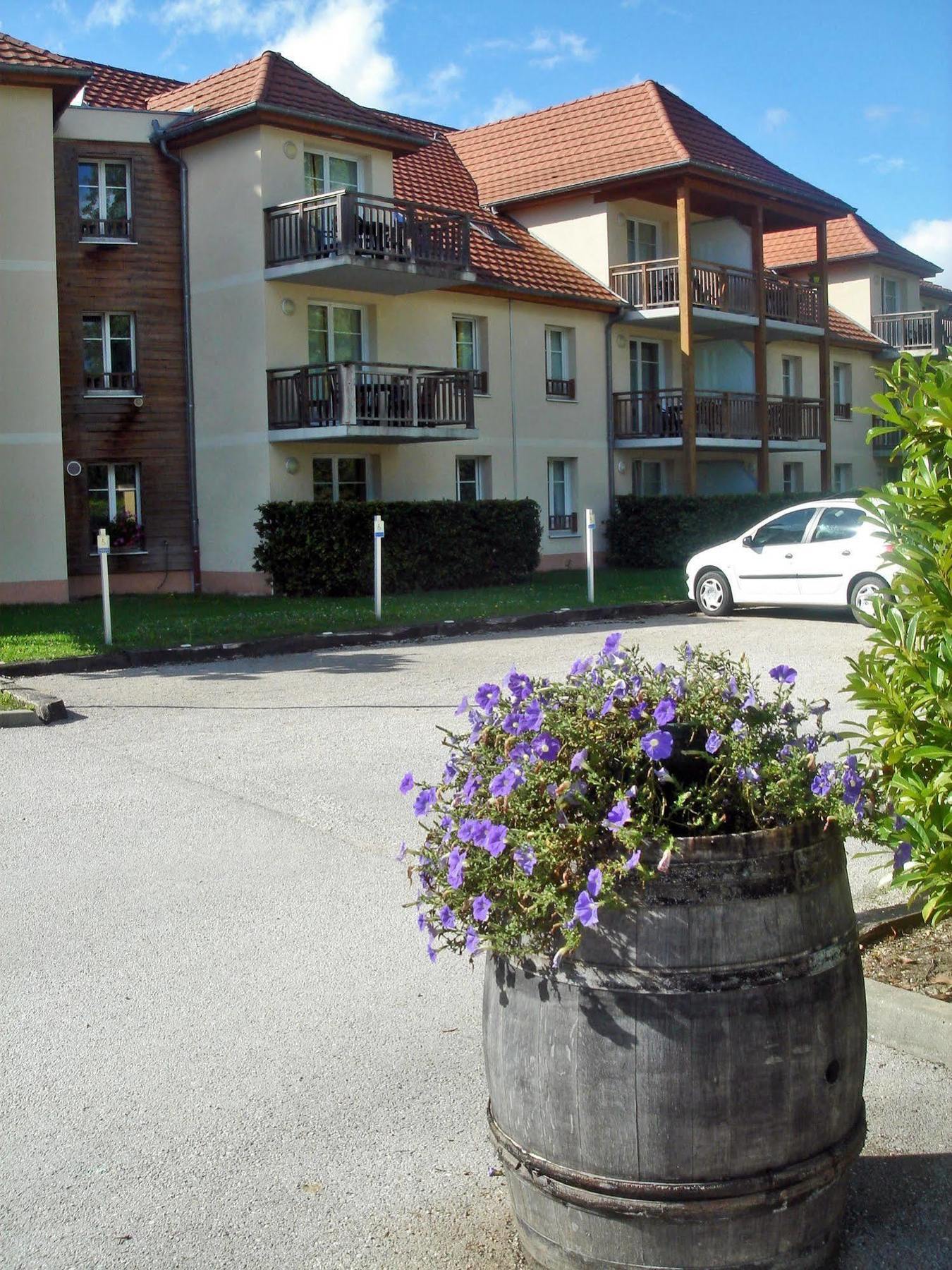 Residence Vtf Les Allees Du Green Levernois Exterior foto