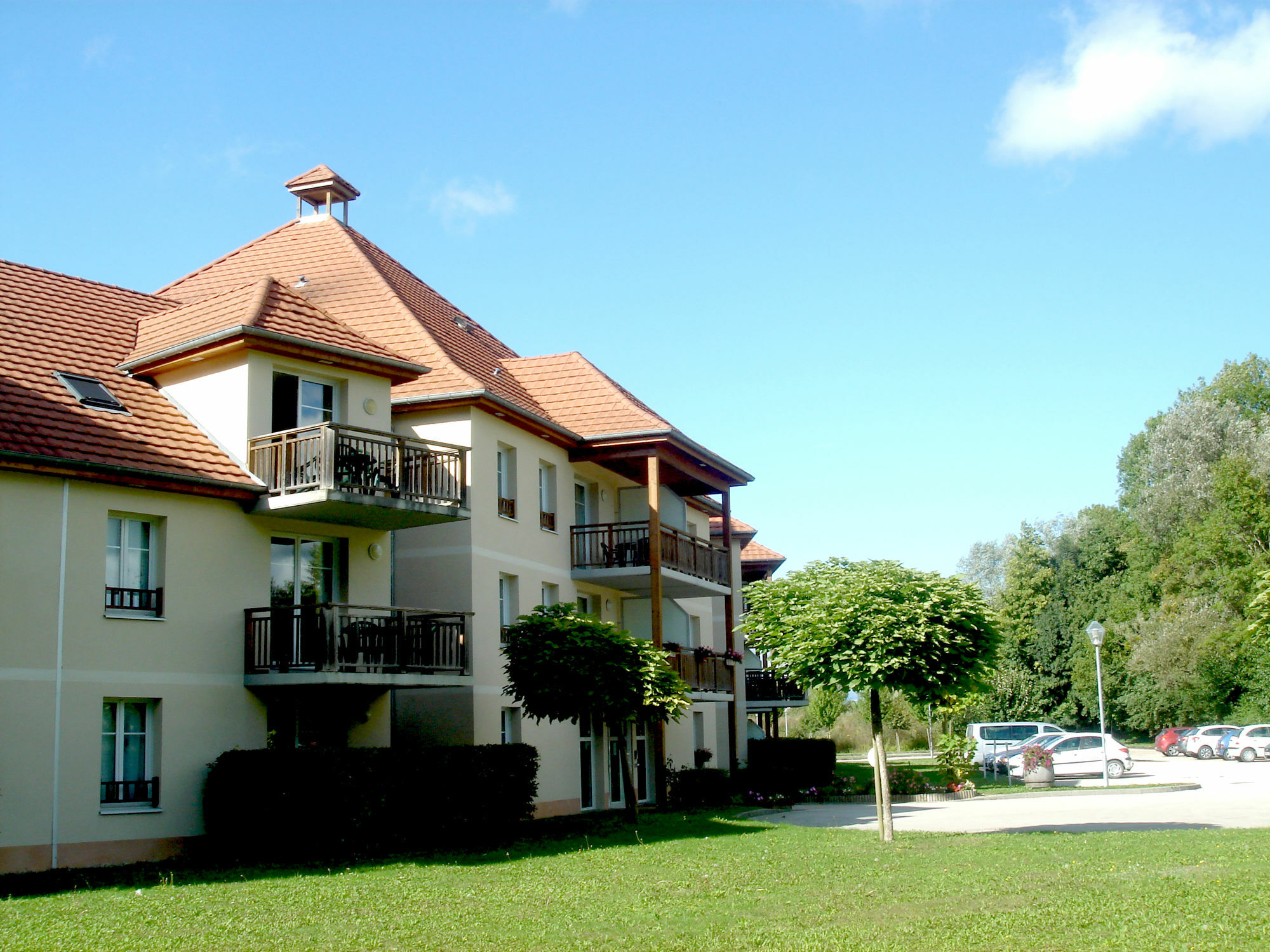 Residence Vtf Les Allees Du Green Levernois Exterior foto