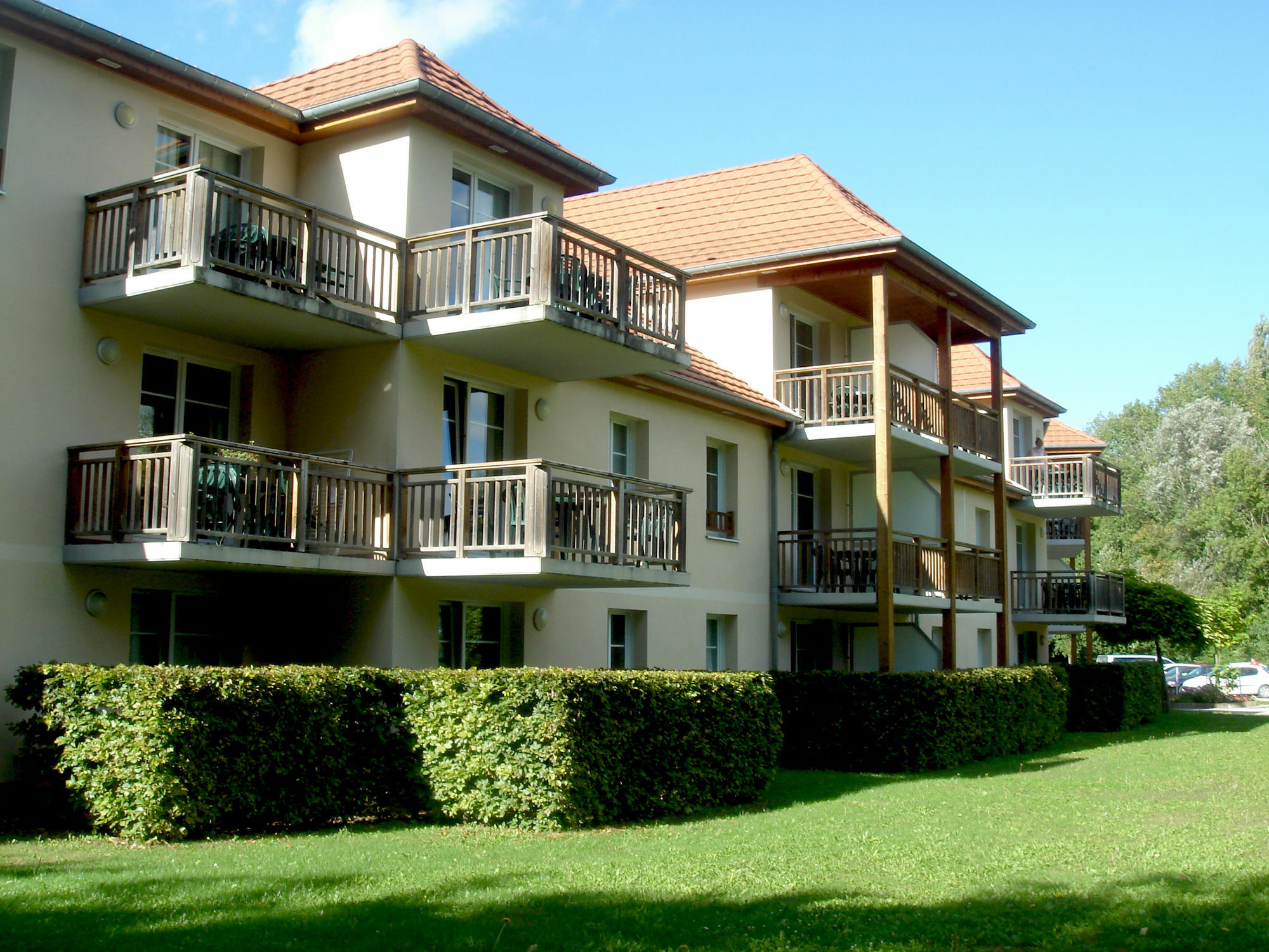 Residence Vtf Les Allees Du Green Levernois Exterior foto